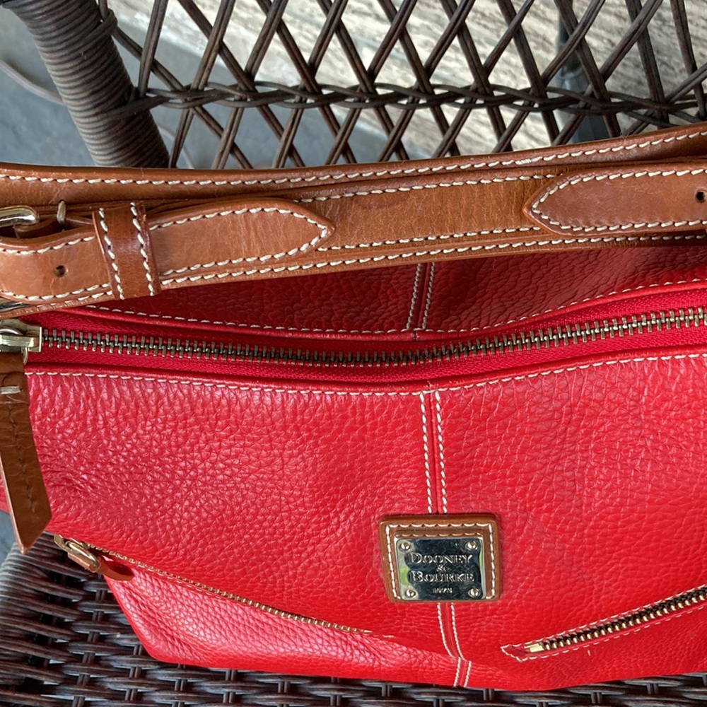 DOONEY & BOURKE RED PEBBLED LEATHER SHOULDER BAG/HOBO PURSE. 2 ZIPPERED POCKETS - Picture 2 of 16